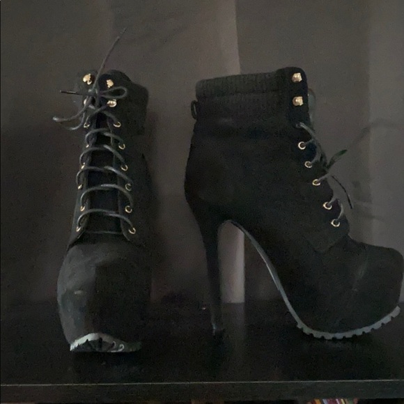 Heels - Picture 3 of 4